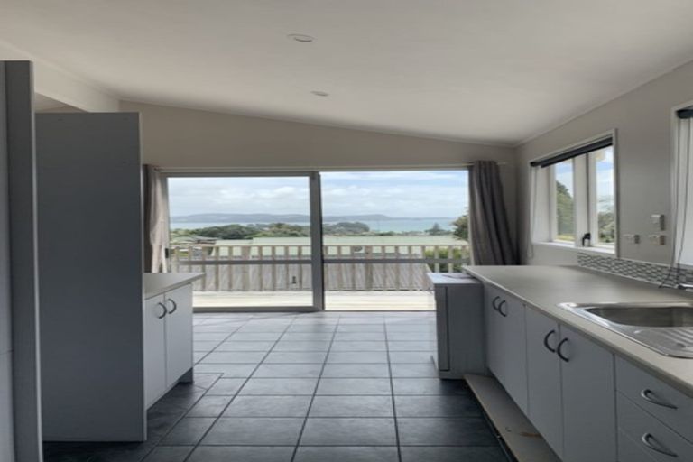 Photo of property in 214 Whangaparaoa Road, Red Beach, 0932