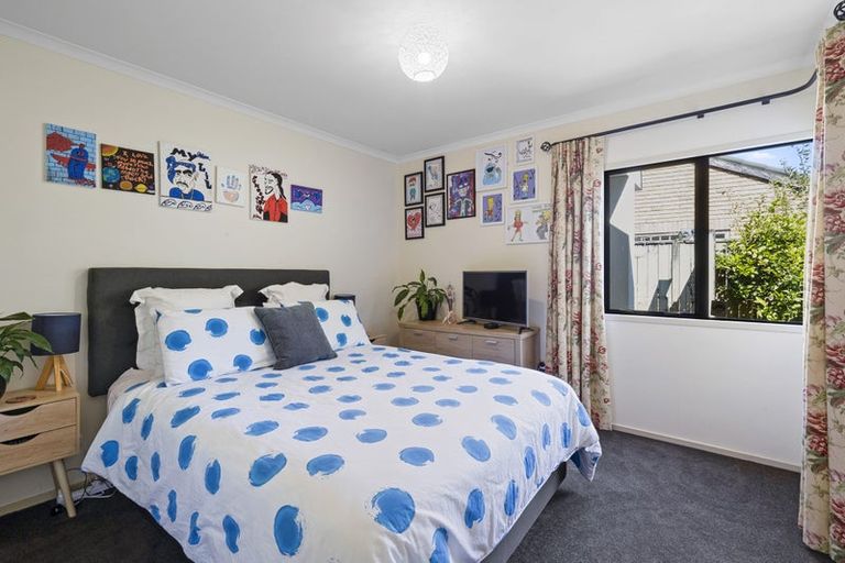 Photo of property in 7 Taylor Place, Merrilands, New Plymouth, 4312