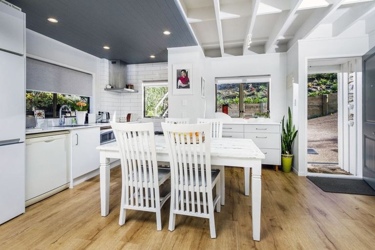 Photo of property in 2/813 East Coast Road, Northcross, Auckland, 0630