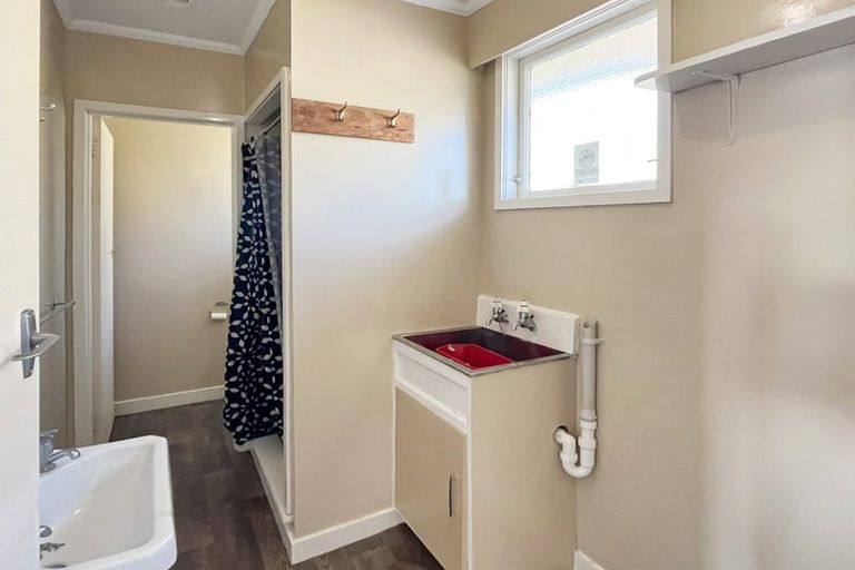 Photo of property in 24 Victoria Avenue, Palmerston North, 4410