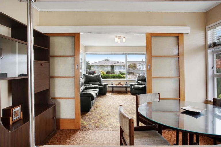 Photo of property in 70 Tatariki Street, Rosehill, Papakura, 2113