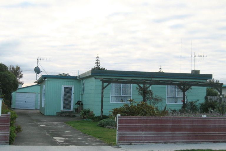 Photo of property in 27 Moana Street, Otaki Beach, Otaki, 5512
