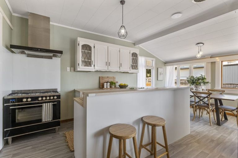 Photo of property in 164 Mangorei Road, Merrilands, New Plymouth, 4312