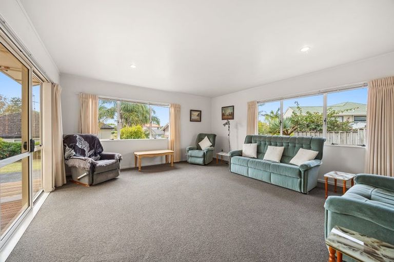 Photo of property in 16 Harbour Lights Close, West Harbour, Auckland, 0618