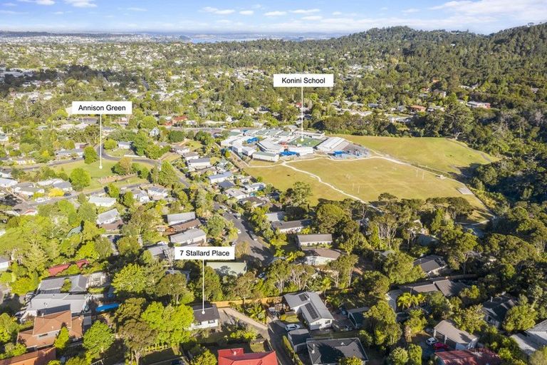 Photo of property in 7 Stallard Place, Glen Eden, Auckland, 0602