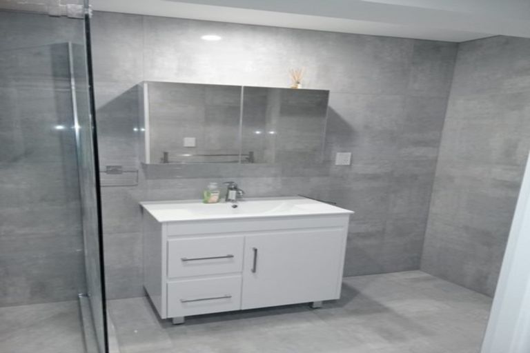 Photo of property in 38 Staincross Street, Green Bay, Auckland, 0604