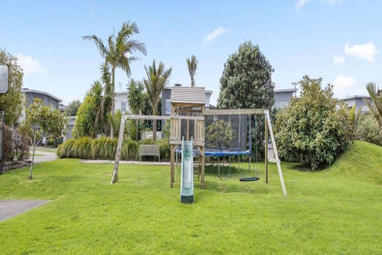 Photo of property in 8 Karauria Lane, Orewa, 0931