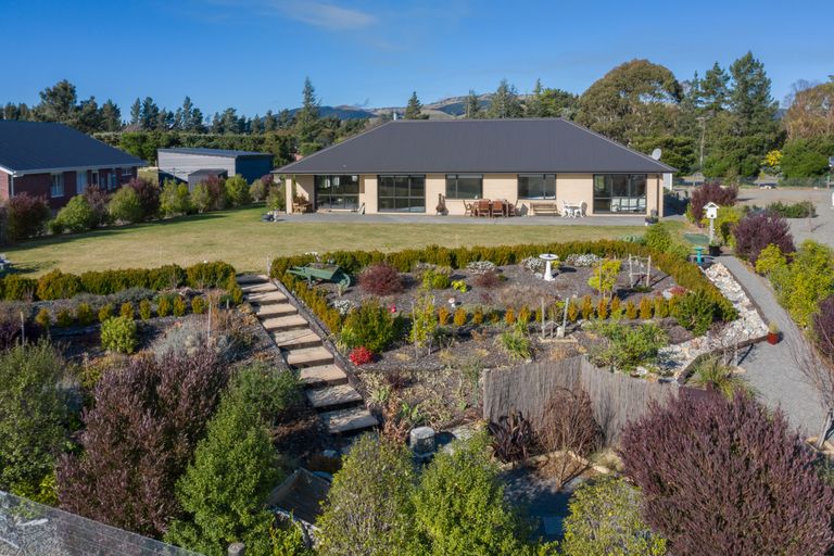 Photo of property in 25 Glenmark Drive, Waipara, 7483