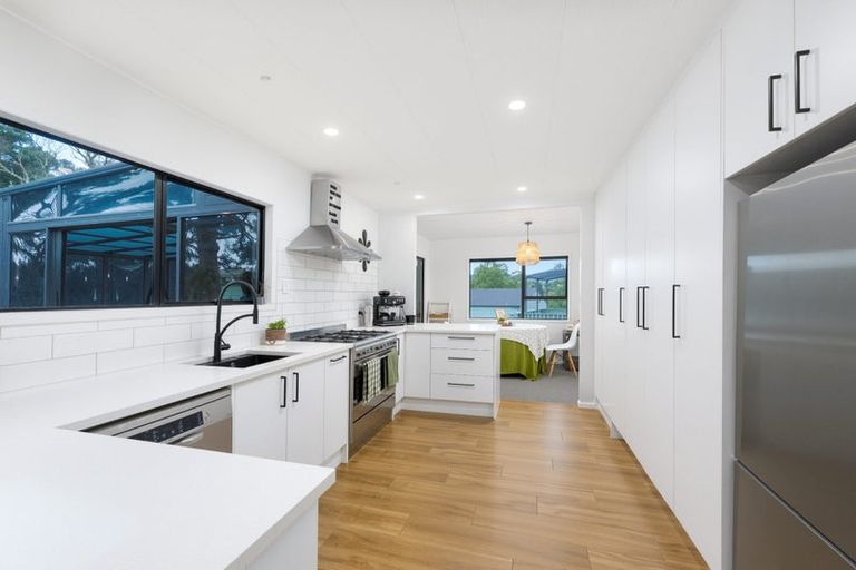 Photo of property in 9 West Harbour Drive, West Harbour, Auckland, 0618