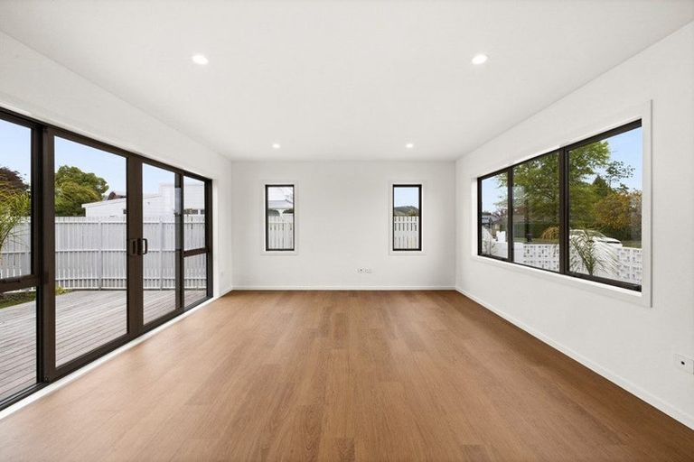 Photo of property in 102 Auckland Road, Greenmeadows, Napier, 4112