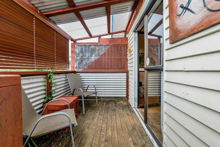 Photo of property in 34 Endeavour Street, Marfell, New Plymouth, 4310
