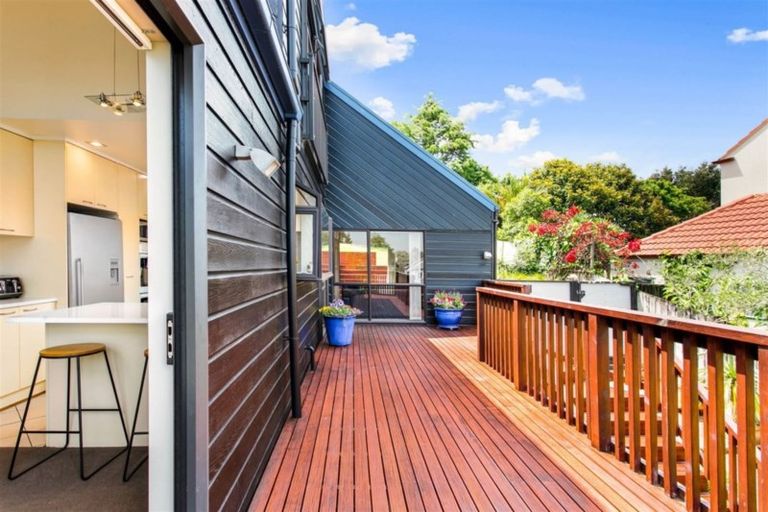 Photo of property in 21 Lagoon Way, West Harbour, Auckland, 0618