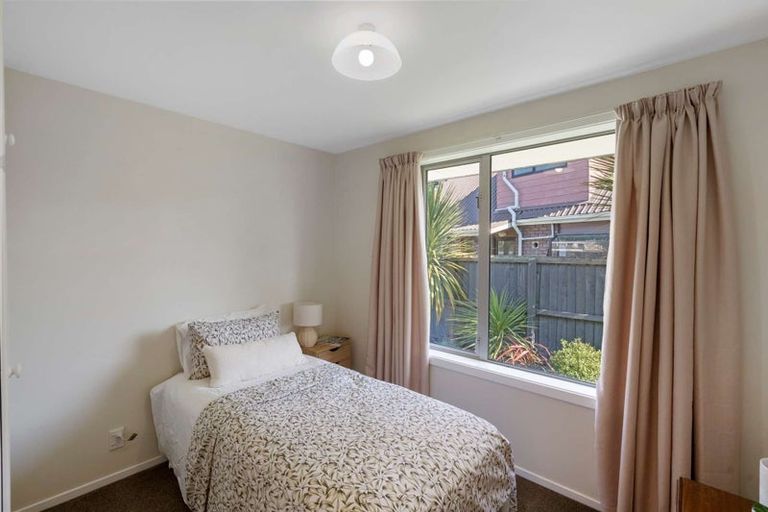 Photo of property in 2/126a Middlepark Road, Sockburn, Christchurch, 8042