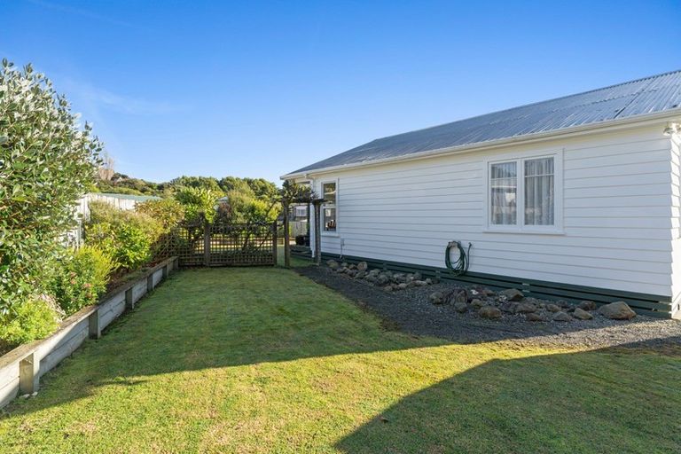Photo of property in 44 Hookway Grove, Paraparaumu, 5032
