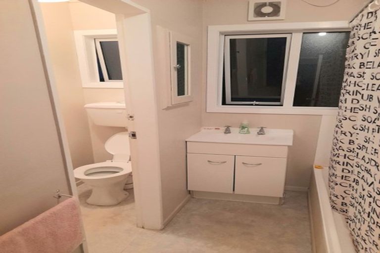 Photo of property in 2/54 Awamutu Grove, Waiwhetu, Lower Hutt, 5010