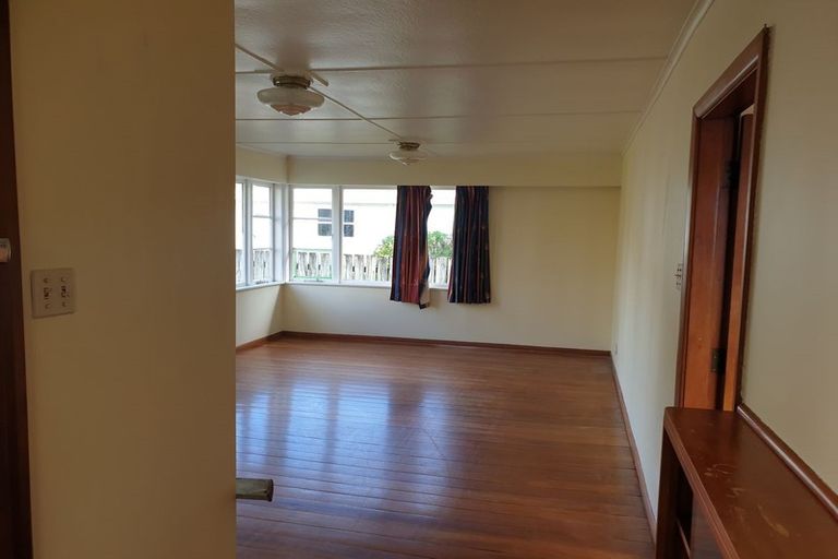 Photo of property in 70 Broderick Road, Johnsonville, Wellington, 6037