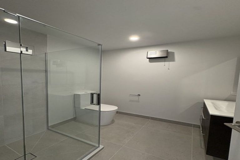 Photo of property in 2/79 Edmonton Road, Henderson, Auckland, 0612