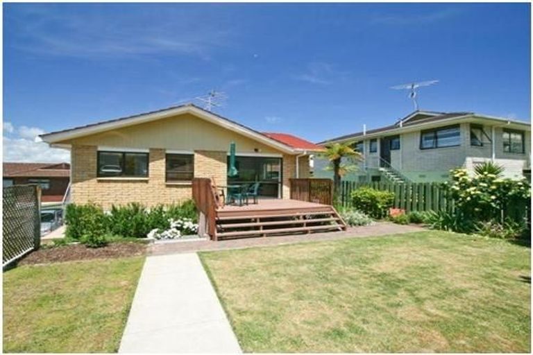 Photo of property in 4/50 Wellington Street, Howick, Auckland, 2014