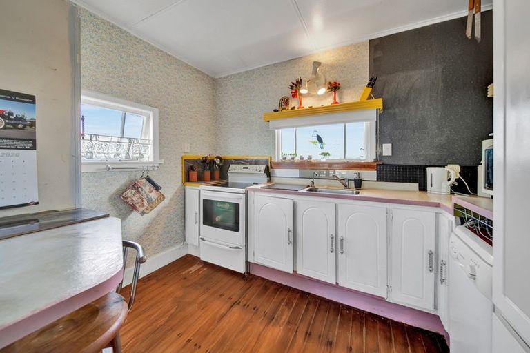 Photo of property in 37 Cracroft Street, Waitara, 4320