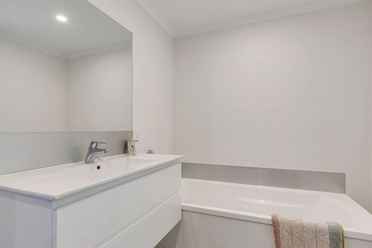 Photo of property in 104 Rangituhi Crescent, Takapuwahia, Porirua, 5022