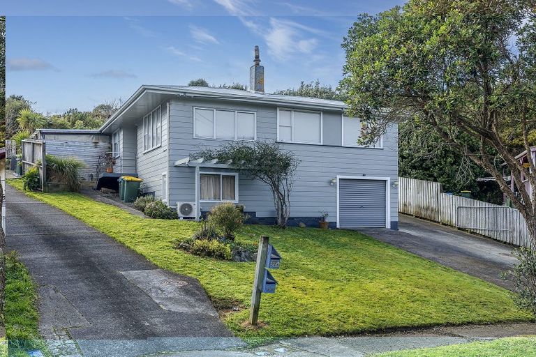 Photo of property in 16 Owhiti Street, Titahi Bay, Porirua, 5022