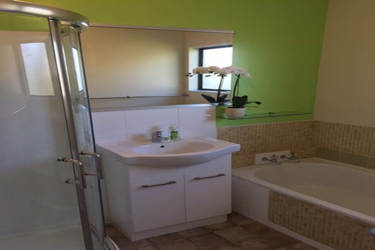 Photo of property in 1/74 Stanmore Bay Road, Stanmore Bay, Whangaparaoa, 0932