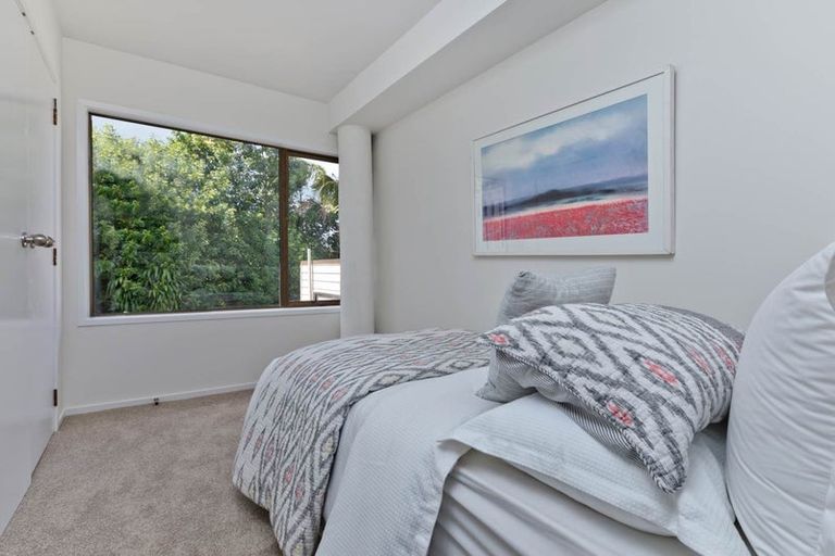 Photo of property in 2/51 Seaton Road, Murrays Bay, Auckland, 0630