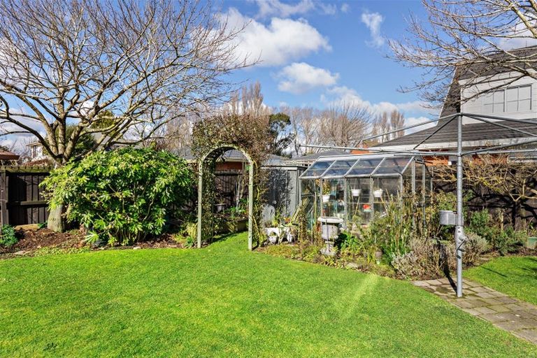 Photo of property in 4 Godfrey Place, Ilam, Christchurch, 8041