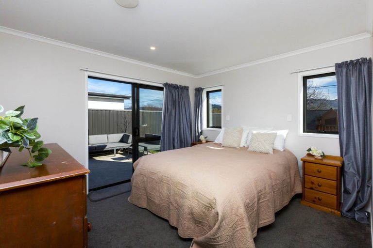 Photo of property in 24 Te Kaeaea Crescent, Wallaceville, Upper Hutt, 5018