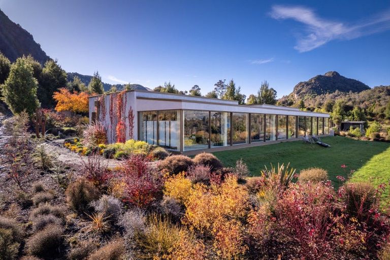 Photo of property in 4 Fishermans Lane, Mount Creighton, Queenstown, 9371