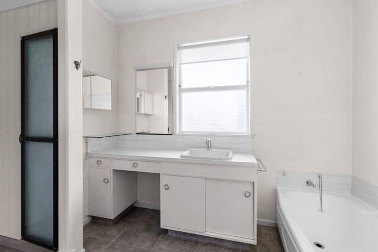 Photo of property in 235 Kenilworth Road, Mayfair, Hastings, 4122