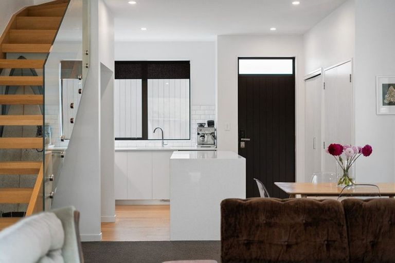 Photo of property in 175c Sutherland Road, Lyall Bay, Wellington, 6022