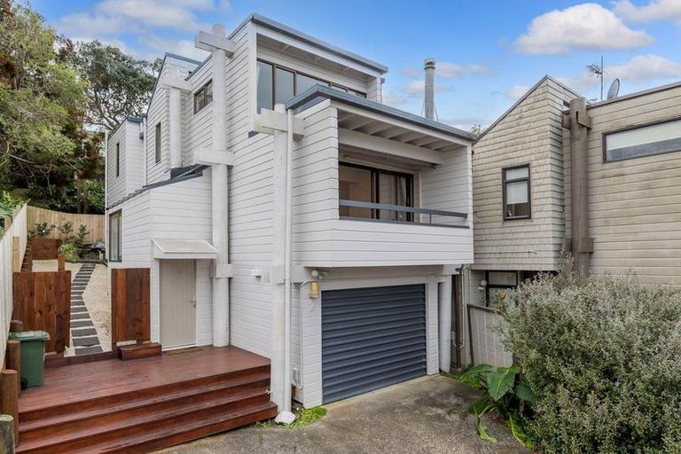 Photo of property in 2/51 Seaton Road, Murrays Bay, Auckland, 0630