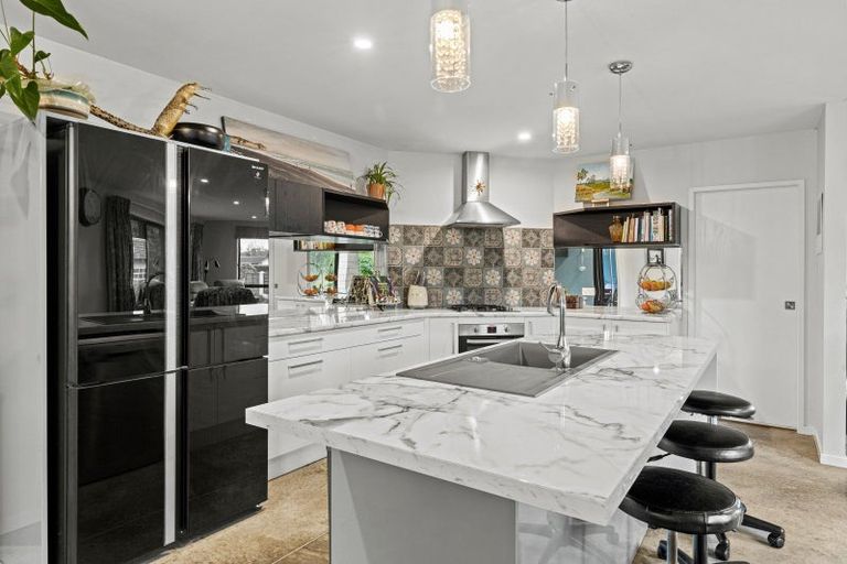 Photo of property in 1a Links Drive, Waiwhakaiho, New Plymouth, 4312