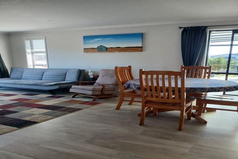 Photo of property in 12 Costello Drive, Ngatea, 3503