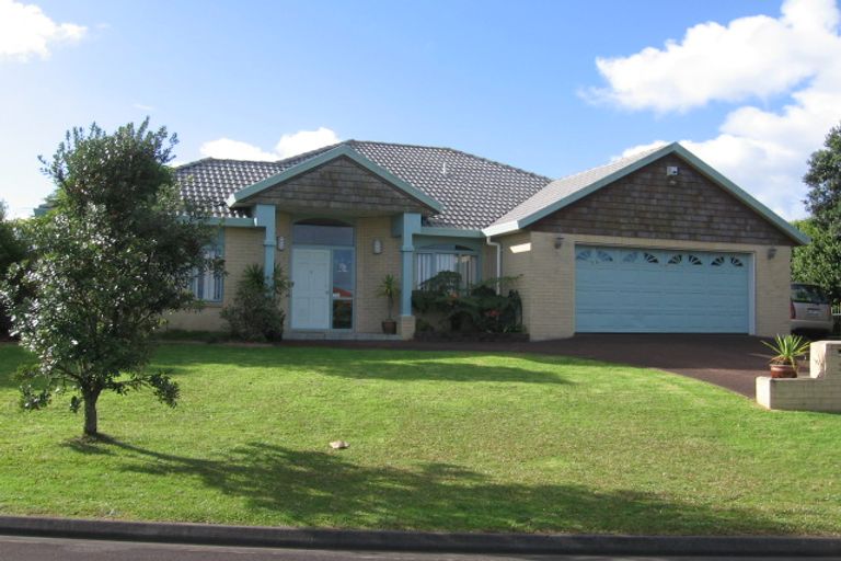 Photo of property in 36 Connemara Court, West Harbour, Auckland, 0618