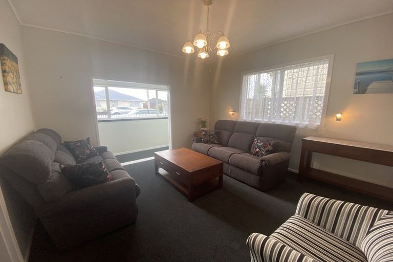 Photo of property in 28 Cambria Street, Hawera, 4610