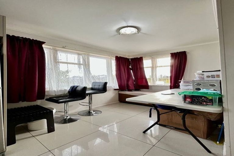 Photo of property in 42 Great South Road, Papatoetoe, Auckland, 2025