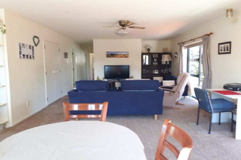 Photo of property in 6 Riverside Drive, Waiuku, 2123