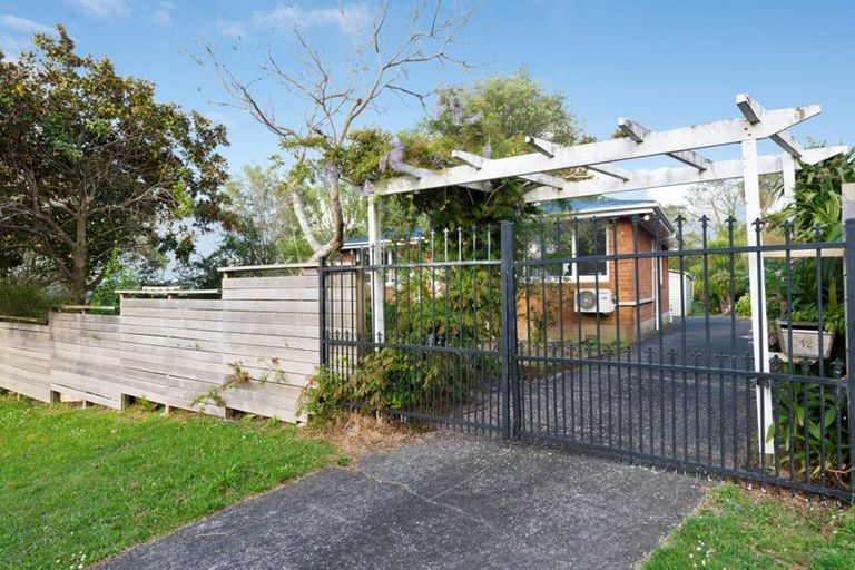 Photo of property in 12 Ranui Avenue, Ranui, Auckland, 0612