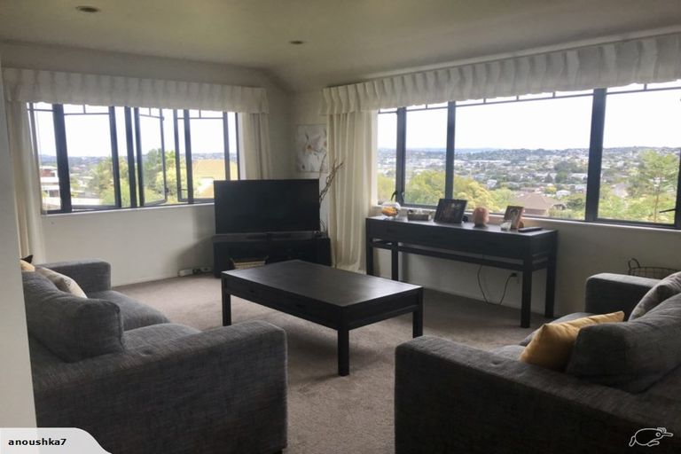 Photo of property in 176a East Coast Road, Forrest Hill, Auckland, 0620
