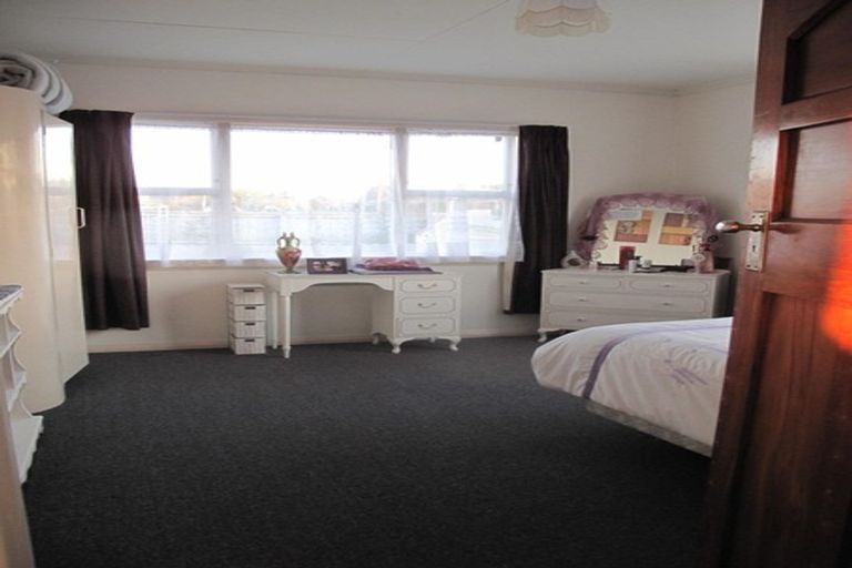 Photo of property in 15 Timaru Road, Waimate, 7924