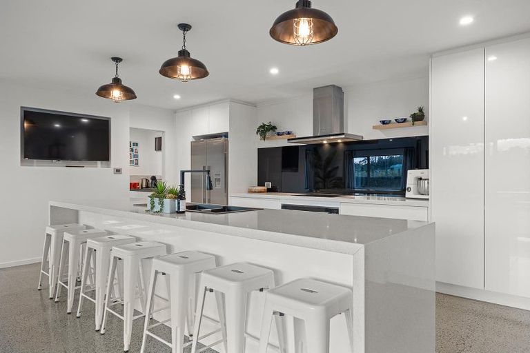 Photo of property in 583 State Highway 16, Kumeu, 0891