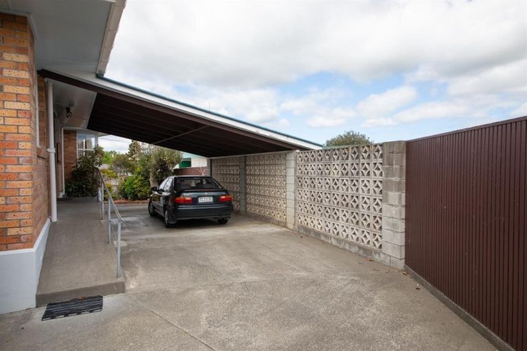 Photo of property in 197 Bridge Street, Bulls, 4818