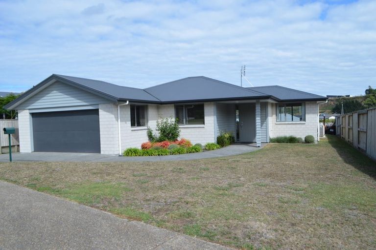 Photo of property in 16 Rochfort Crescent, Pyes Pa, Tauranga, 3112