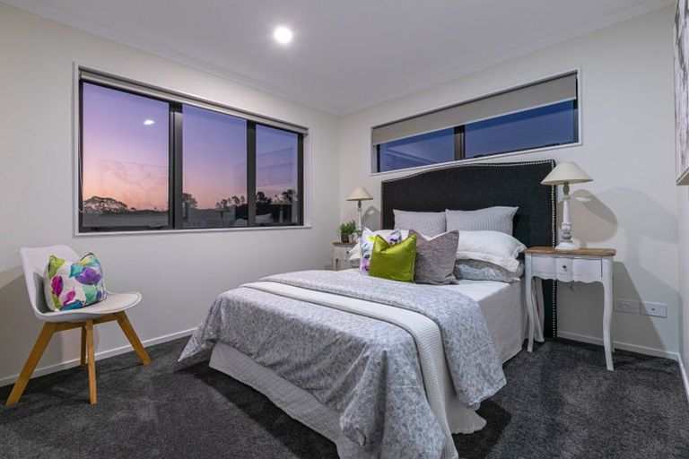 Photo of property in 5 Franheim Crescent, Orewa, 0931