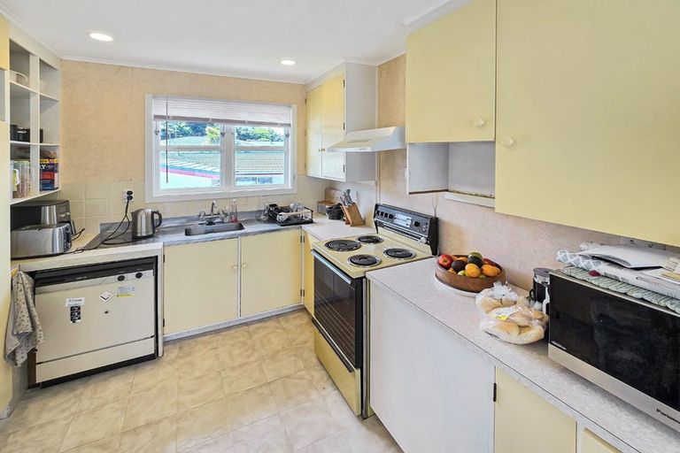 Photo of property in 16 Cypress Drive, Maungaraki, Lower Hutt, 5010