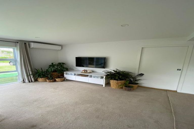 Photo of property in 35 Moana Road, Paraparaumu, 5032
