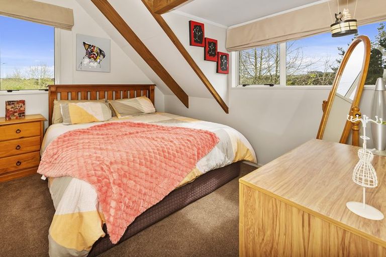 Photo of property in 21 Clifford Road, Pukekohe, 2678