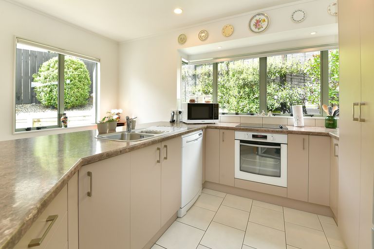 Photo of property in 1/126 Brian Crescent, Stanmore Bay, Whangaparaoa, 0932